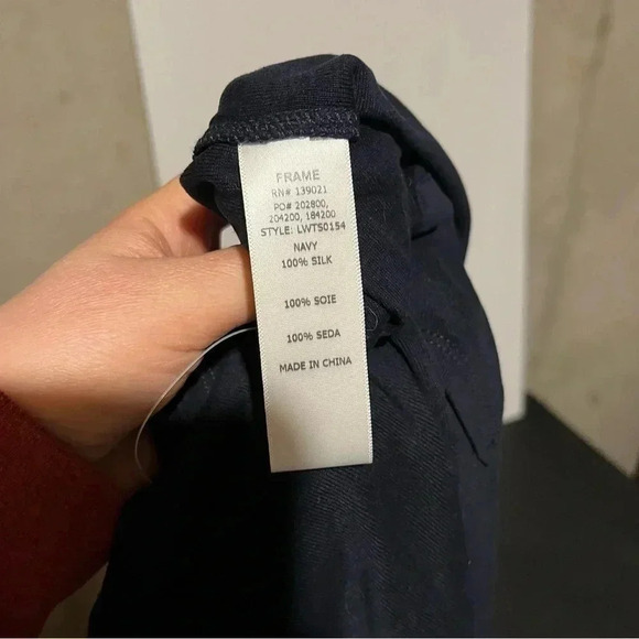 Frame NWT Women's Navy Blue Short Sleeve Crew Neck Oversized Silk T-Shirt Size M - Picture 10 of 10